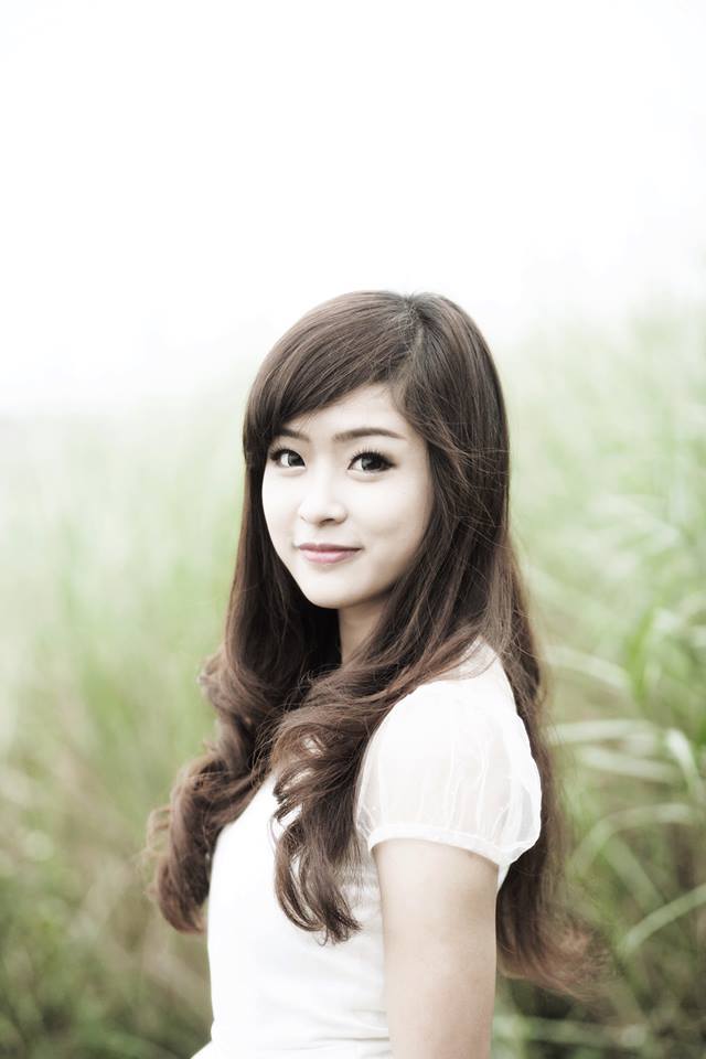 女生把腿打開讓男生捅